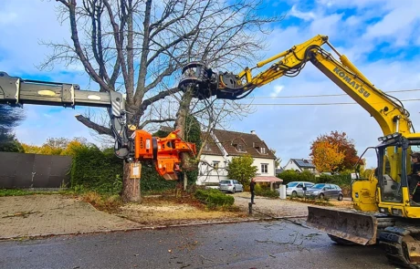 Coopération sécurisée entre bras télescopique Diplodocus et pelle Komatsu