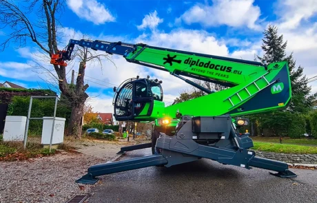 Grue d’abattage télescopique Diplodocus en service urbain